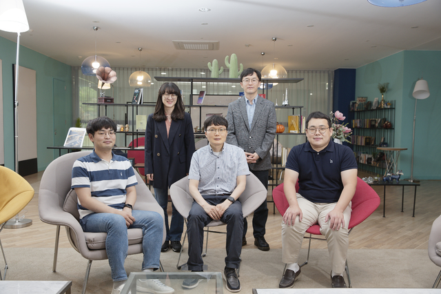 [울산=뉴시스] 박수지 기자 = UNIST 하이퍼-컴포저블 데이터센터 연구센터 연구진. 2021.07.06.(사진=UNIST 제공) photo@newsis.com *재판매 및 DB 금지