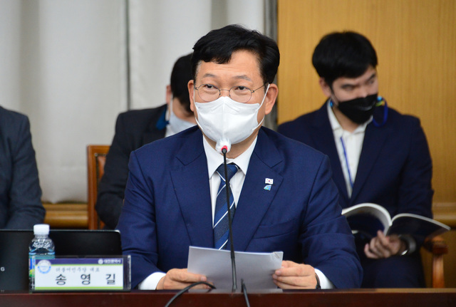 [서울=뉴시스]전신 기자 = 송영길 더불어민주당 대표가 6일 대전 서구 대전시청에서 열린 더불어민주당-대전광역시 예산정책협의회에서 발언하고 있다. (사진=더불어민주당 제공) 2021.07.06. photo@newsis.com *재판매 및 DB 금지