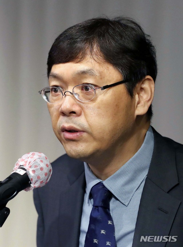 [서울=뉴시스]박진희 기자 = 곽효환 한국문학번역원 원장이 6일 서울 종로구 세종문화회관 아띠홀에서 기자간담회를 갖고 취임에 따른 주요정책 공유 및 중점 추진사업을 설명하고 있다. 2021.07.06. pak7130@newsis.com