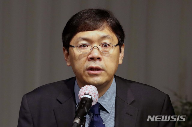 [서울=뉴시스]박진희 기자 = 곽효환 한국문학번역원 원장이 6일 서울 종로구 세종문화회관 아띠홀에서 기자간담회를 갖고 취임에 따른 주요정책 공유 및 중점 추진사업을 설명하고 있다. 2021.07.06. pak7130@newsis.com