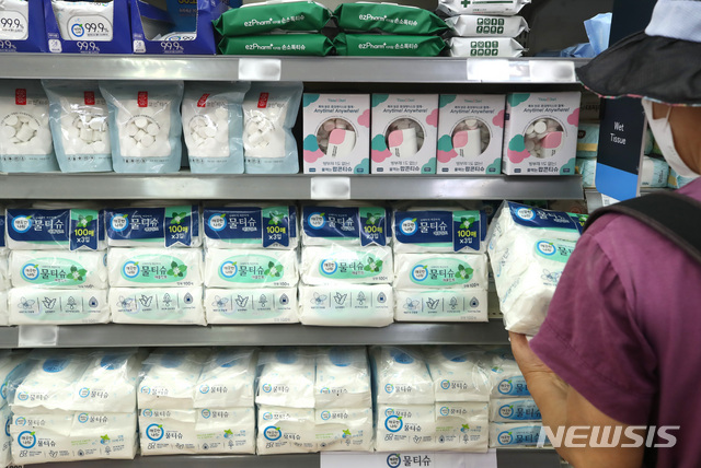 하수관 막힘 주범 '물티슈' 폐기물 부담금 물리나…기후부, 규제 재검토