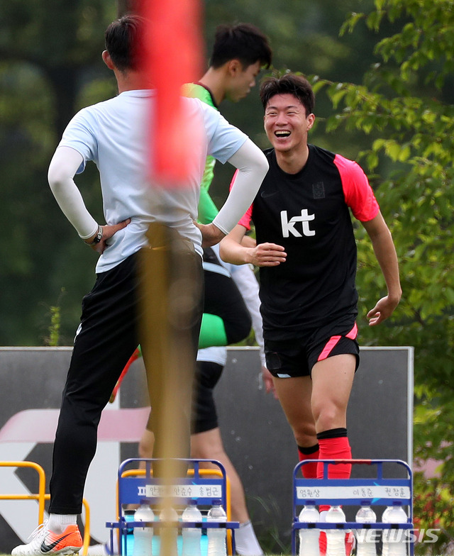 [파주=뉴시스] 추상철 기자 = 도쿄올림픽 축구대표팀 황의조가 6일 오후 경기도 파주 국가대표트레이닝센터(NFC)에서 훈련을 하고 있다. 올림픽 대표팀은 오는 13일 아르헨티나, 16일 프랑스와 평가전을 치른 후 17일 일본으로 출국한다. 2021.07.06. scchoo@newsis.com