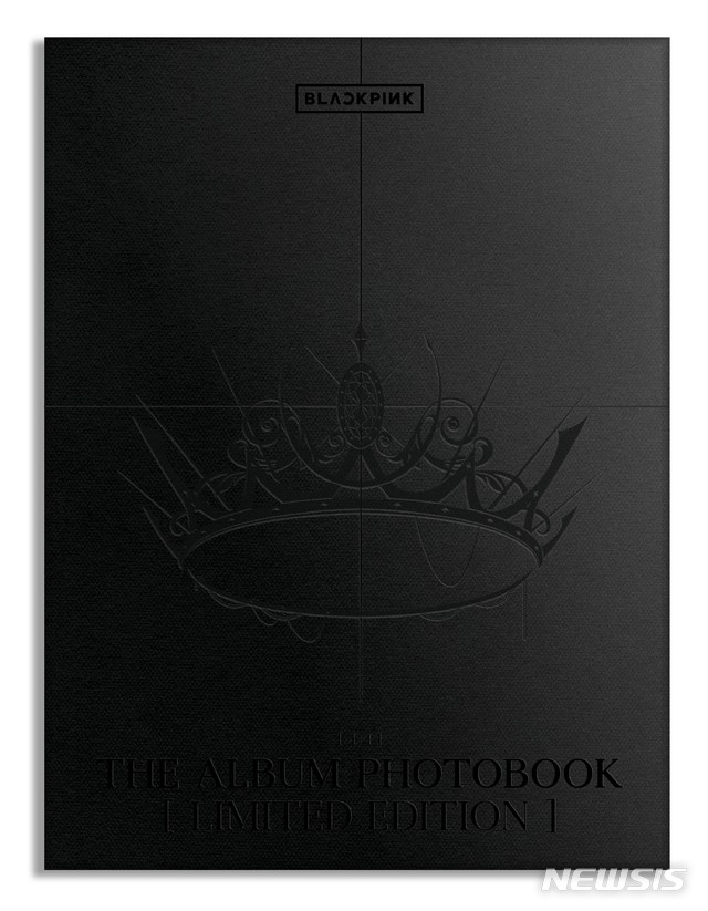 [서울=뉴시스] 블랙핑크 포토북 'THE ALBUM'. 2021.07.07. (사진 = YG엔터테인먼트 제공) photo@newsis.com