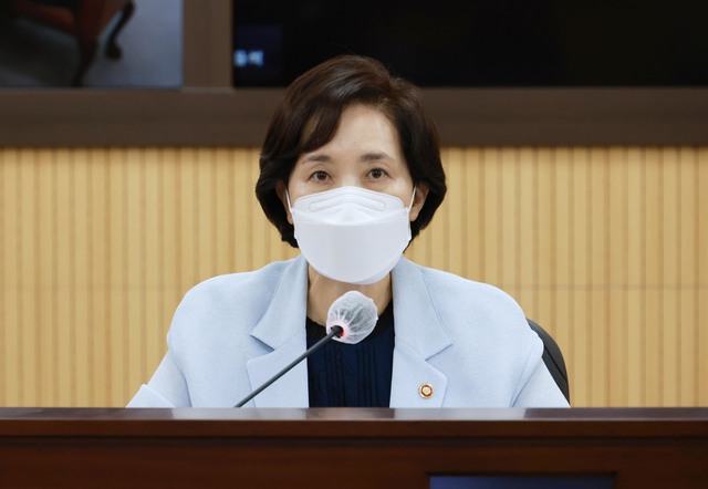 [서울=뉴시스] 유은혜 사회부총리 겸 교육부 장관이 7일 세종시 정부세종청사에서 열린 제12차 사회관계장관회의 겸 제4차 사람투자인재양성 협의회에 참석해 발언하고 있다. (사진=교육부 제공) 2021.07.07. photo@newsis.com