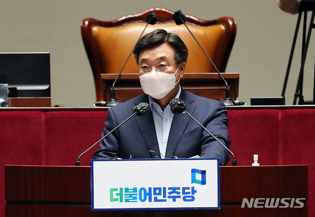 [서울=뉴시스] 전신 기자 = 윤호중 더불어민주당 원내대표가 7일 오후 서울 여의도 국회에서 열린 정책의원총회에서 발언하고 있다. . (공동취재사진) 2021.07.07. photo@newsis.com