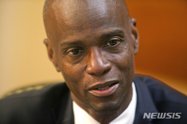 [포르토프랭스(아이티)=AP/뉴시스] 7일(현지시간) 괴한 습격으로 암살당한 조브넬 모이즈 아이티 대통령의 지난해 2월7일 모습. 2021.07.08.