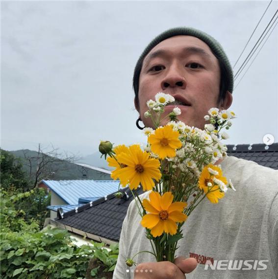 [서울=뉴시스] 코요태 빽가 인스타그램 (사진=빽가 SNS 캡처)2021.07.09 photo@newsis.com