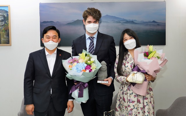 비정상회담 카를로스 고리토·유튜버 구혜원 부부.(제주도 제공) *재판매 및 DB 금지