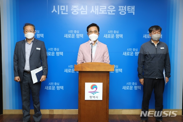 [평택=뉴시스] 정장선 평택시장이 자동차클러스터 조성사업에 대해 설명하고 있다. (사진 = 평택시 제공)