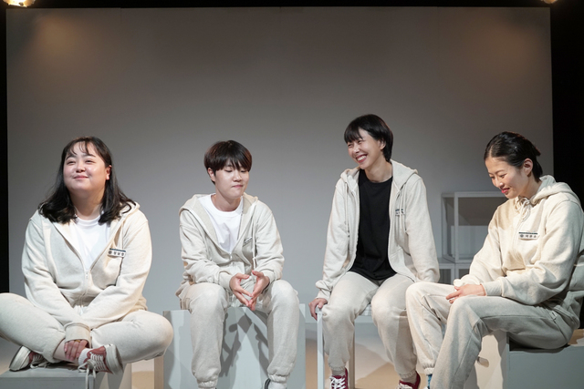 [서울=뉴시스] 연극 '사라져, 사라지지마'. 2021.07.13. (사진 = 극작가 동인 괄호 제공) photo@newsis.com