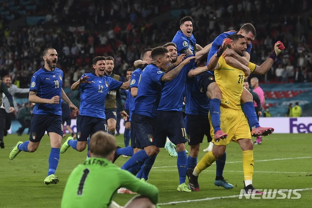 [런던=AP/뉴시스]유로2020 우승한 이탈리아. 2021.07.12. 