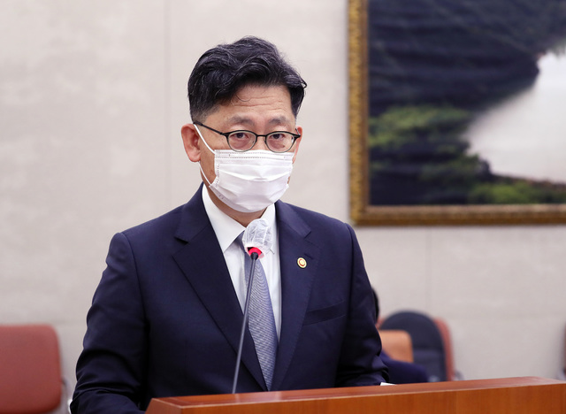 [서울=뉴시스] 최진석 기자 = 김현수 농림축산식품부 장관. (사진=국회 제공) 2021.07.13. photo@newsis.com *재판매 및 DB 금지