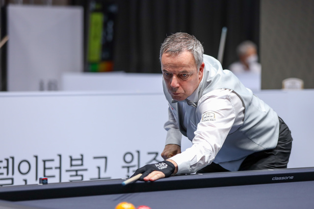 [서울=뉴시스]  ‘호텔 인터불고 원주 월드 3 쿠션 그랑프리 2021’ 16강 경기에서 야스퍼스가 스트로크를 준비하고 있다.  (사진=파이브앤식스 제공) 2021.07.14. photo@newsis.com *재판매 및 DB 금지 *재판매 및 DB 금지