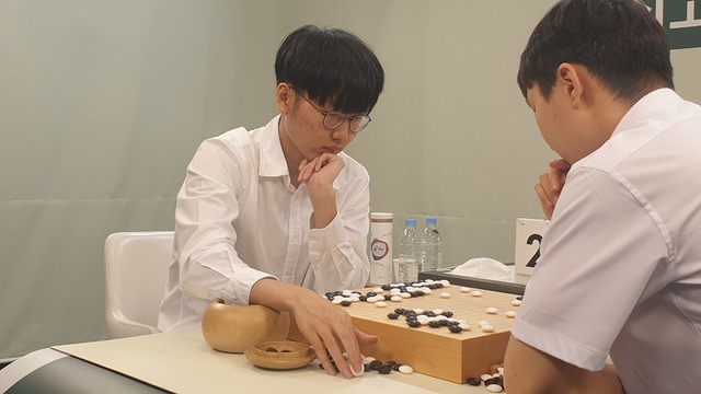 [서울=뉴시스] 신진서 9단과 박정환 9단이 5국을 치루고 있다. (제공=한국기원) 2021.07.14. photo@newsis.com *재판매 및 DB 금지 *재판매 및 DB 금지