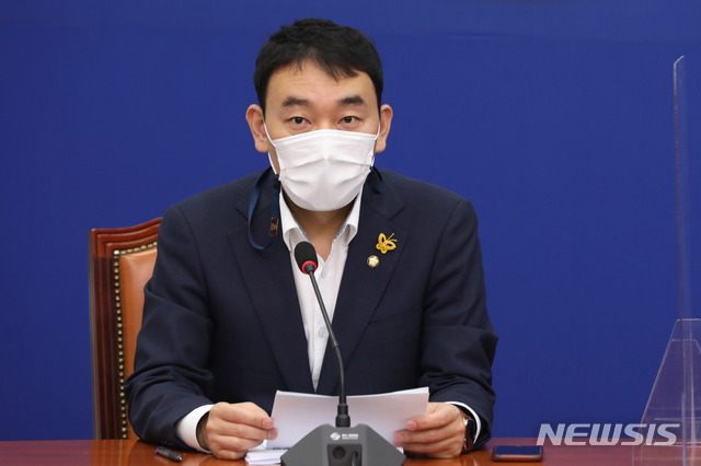 [서울=뉴시스] 전신 기자 = 김용민 더불어민주당 최고위원. (공동취재사진) 2021.07.14. photo@newsis.com