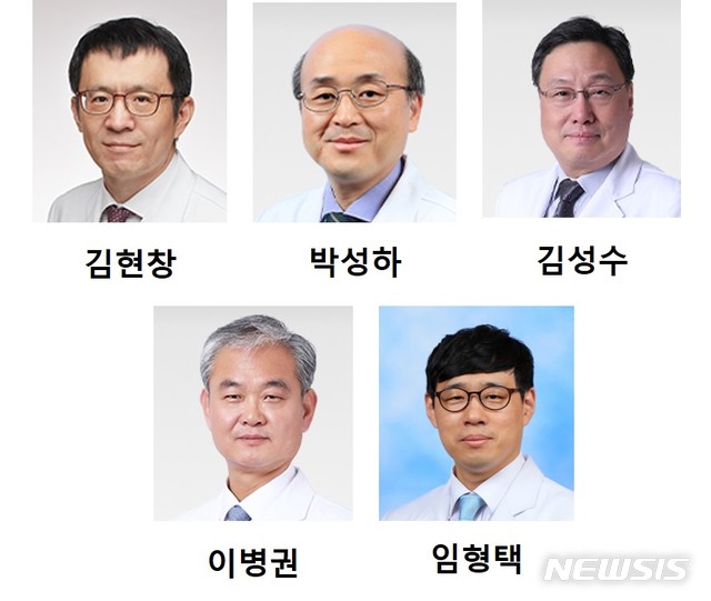 [서울=뉴시스] 왼쪽 상단부터 연세대 의대 예방의학교실 김현창 교수, 세브란스병원 심장내과 박성하 교수, 안과 김성수 교수, 강남세브란스병원 심장내과 이병권 교수, 싱가포르 Duke-NUS 의대 임형택 교수. (사진= 세브란스병원 제공) 2021.07.15