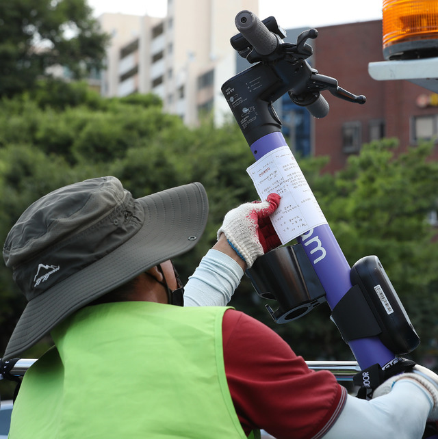 청주시의회 "통행 방해하는 개인형 이동장치 견인비 징수"