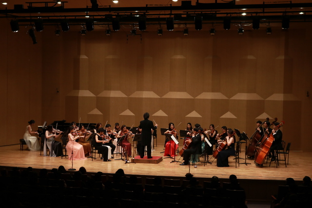 [서울=뉴시스]서초교향악단의 연주 모습. (사진=신세계디에프 제공). 2021.07.16. photo@newsis.com *재판매 및 DB 금지