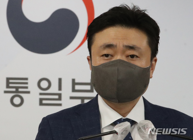 [서울=뉴시스] 김명원 기자 = 차덕철 통일부 부대변인이 16일 오전 서울 종로구 정부서울청사에서 현안관련 정례브리핑을 하고 있다. 2021.07.16. kmx1105@newsis.com