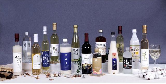 [세종=뉴시스] '2021년 대한민국 우리 술 품평회'&nbsp; 전체 수상작 15개 제품. (사진=농림축산식품부 제공) *재판매 및 DB 금지