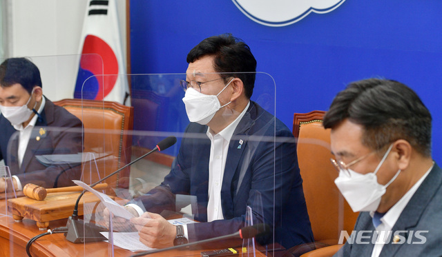 [서울=뉴시스] 최동준 기자 = 송영길 더불어민주당 대표가 19일 서울 여의도 국회에서 열린 최고위원회의에서 발언하고 있다. (공동취재사진) 2021.07.19. photo@newsis.com