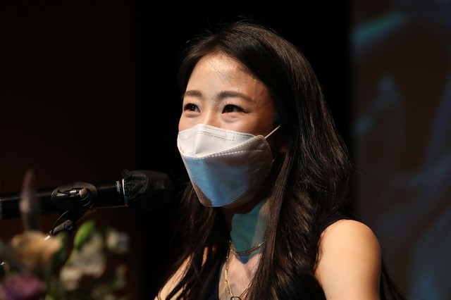 [서울=뉴시스] 박진희 기자 = 프랑스 파리오페라발레단(BOP) 에투알(수석무용수) 박세은이 19일 서울 강남구 마리아칼라스홀에서 기자간담회를 하고 있다. BOP 정단원은 카드리유(Quadrille_군무), 코리페(Coryphees_군무 리더), 쉬제(Sujet_솔리스트), 프리미에 당쇠르(Premier danseur_제1무용수), 에투알(Etoile_수석무용수) 등 5단계로 구분된다. 박세은은 지난 6월 10일(현지시간) ‘에투알(Etoile)’ 자리에 올랐다. 에투알은 별을 뜻한다. 2021.07.19. pak7130@newsis.com