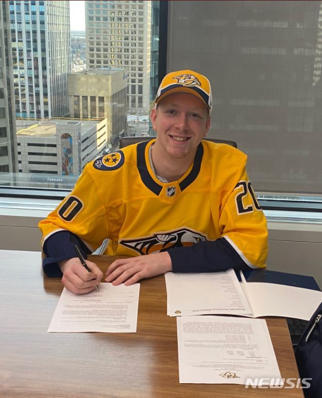 [서울=뉴시스] 북미아이스하키리그(NHL) 내슈빌 프레더터스 루크 프로캅. (사진=루크 프로캅 트위터 캡처) 2021.07.20. photo@newsis.com