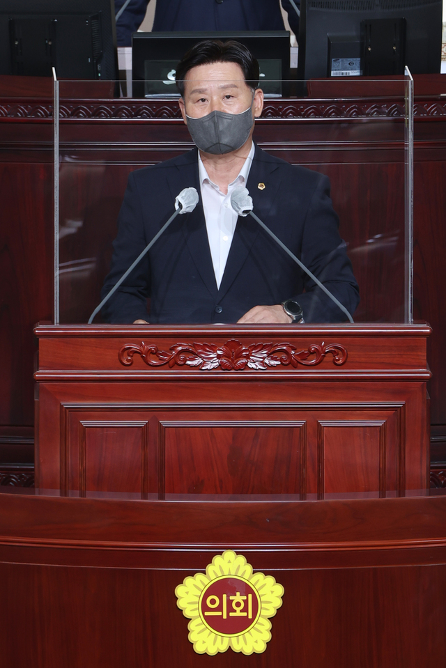 [수원=뉴시스] 최종현(더불어민주당·비례) 경기도의회 의원이 20일 제353회 임시회 제2차 본회의에서 5분발언을 통해 '행복한 장수노년을 위한 경기도의 치매예방정책'을 제안하고 있다. (사진=경기도의회 제공) *재판매 및 DB 금지