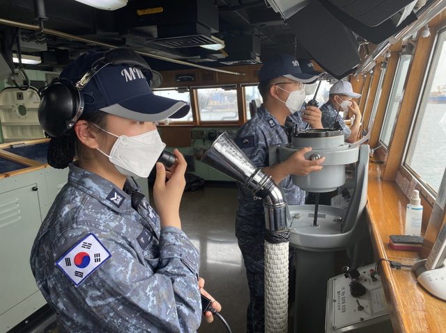 [서울=뉴시스] 문무대왕함 출항 전 팀워크 훈련 및 장비점검. 2021.07.21. (사진=국방부 제공) *재판매 및 DB 금지