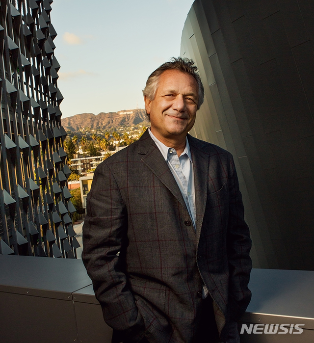 [서울=뉴시스] 다큐 '누렁이'를 연출한 케빈 브라이트 감독. (사진=웨버샌드윅 제공) 2021.07.21 photo@newsis.com