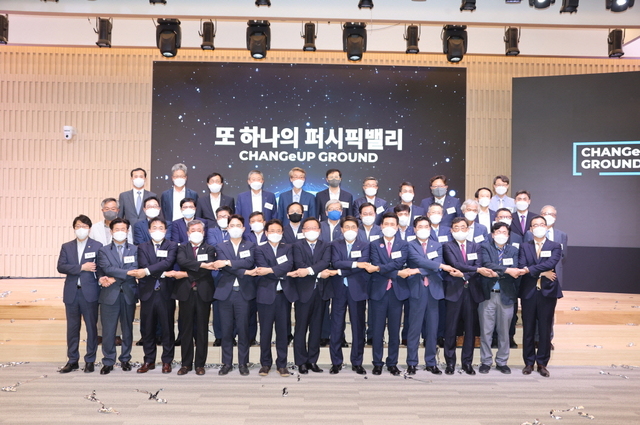 [포항=뉴시스] 강진구 기자 = 경북 포항시 창조경제혁신센터는 21일 오후 국내 동남권 최대 규모 스타트업 인큐베이팅 센터인 ‘포항 체인지업 그라운드(CHANGeUP GROUND)’ 개관식을 개최했다.(사진=포항시 제공) 2021.07.21.photo@newsis.com *재판매 및 DB 금지