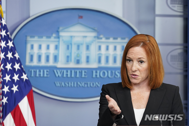 [워싱턴=AP/뉴시스]지난 20일(현지시간) 젠 사키 미국 백악관 대변인이 백악관에서 정례 브리핑을 하고 있다. 2021.07.23.