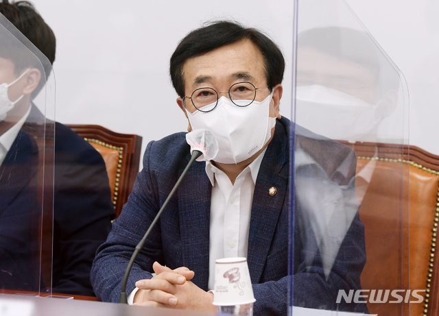 [서울=뉴시스] 전신 기자 = 서병수 국민의힘 경선준비위원장이 21일 서울 여의도 국회에서 열린 당 대표-중진의원 연석회의에서 발언하고 있다. (공동취재사진) 2021.07.21. photo@newsis.com