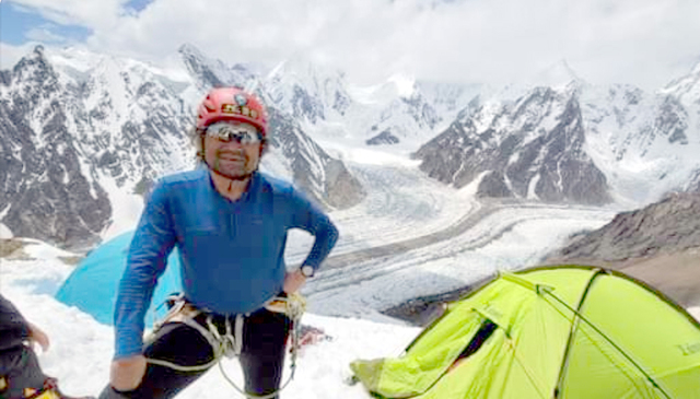 [광주=뉴시스] 장애 산악인 김홍빈 대장이 브로드피크(8047m급) 등정 뒤 하산 하던 중 실종된 가운데 김 대장이 지난 6월30일 사회관계망서비스(SNS)에 올린 등정 준비모습. (사진=김홍빈 SNS 캡처). 2021.07.21. photo@newsis.com