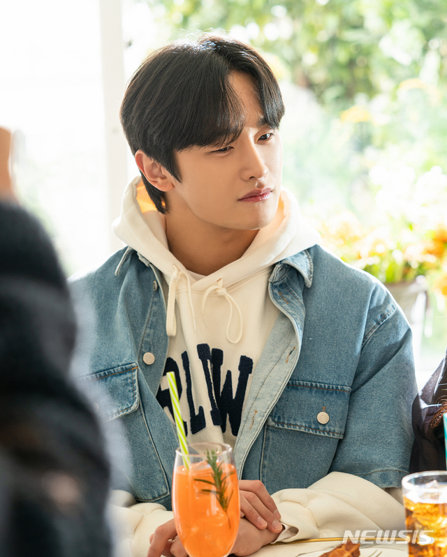 [서울=뉴시스]배우 김도완. (사진=tvN '간 떨어지는 동거' 제공) 2021.07.22. photo@newsis.com