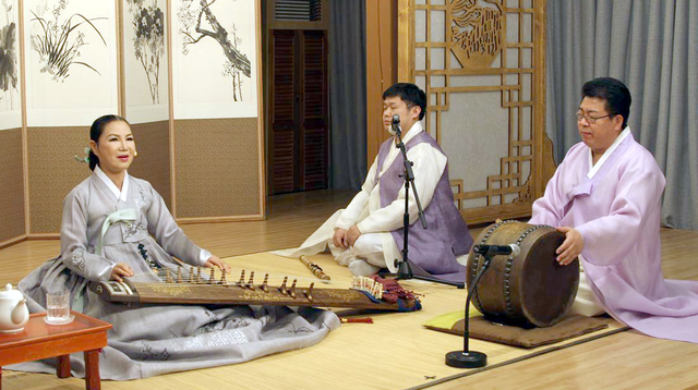 [광주=뉴시스] 황승옥 무형문화재 제18호 가야금병창 보유자. (사진=광주문화재단 제공). photo@newsis.com *재판매 및 DB 금지