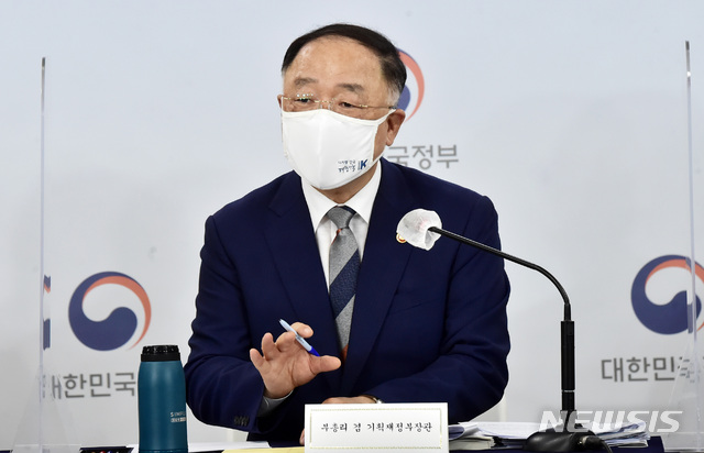 [서울=뉴시스] 전진환 기자 = 홍남기 경제부총리 겸 기획재정부장관. (공동취재사진) 2021.07.26. photo@newsis.com