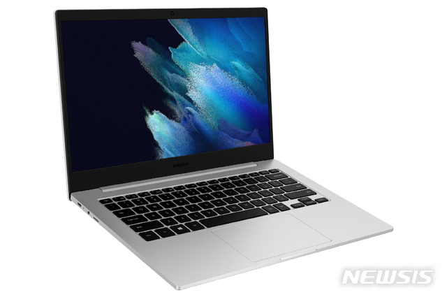 [서울=뉴시스] 삼성전자 실속형 노트북 '갤럭시 북 고(Galaxy Book Go)'.(사진=삼성전자 제공) 2021.7.26 photo@newsis.com