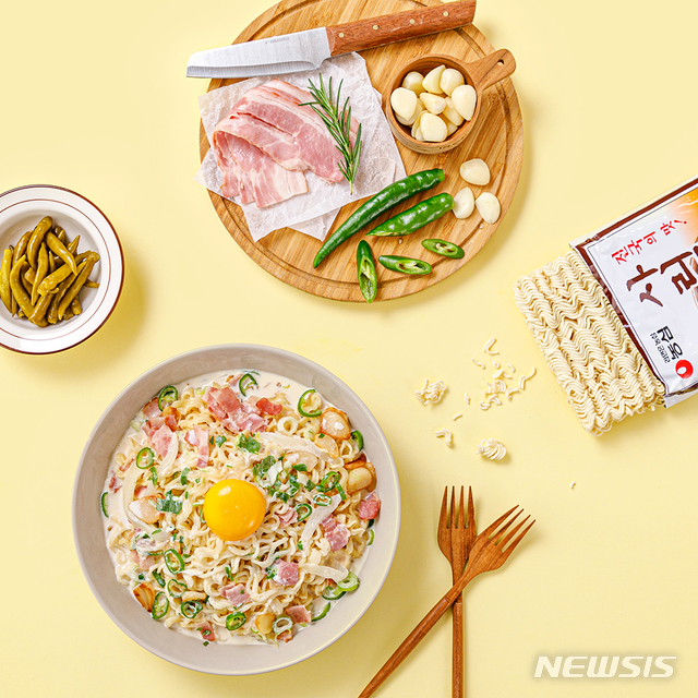"밀키트부터 라면까지"…식품업계, 이색 레시피 간편식 출시 '눈길'