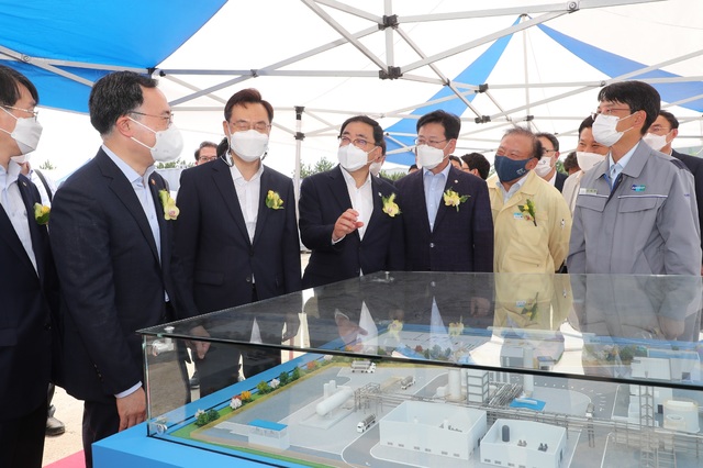 [창원=뉴시스] 강경국 기자 = 두산중공업 경남 창원공장에서 28일 오후 액화수소 플랜트 구축 사업 착공식이 개최되고 있다. (사진=창원시청 제공). 2021.07.28. photo@newsis.com *재판매 및 DB 금지