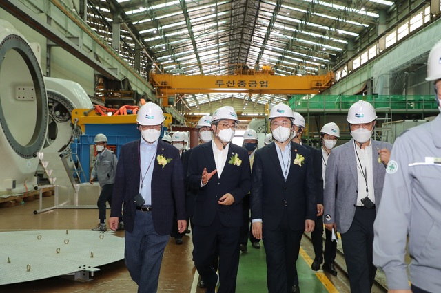 [창원=뉴시스] 강경국 기자 = 두산중공업 경남 창원공장에서 28일 오후 액화수소 플랜트 구축 사업 착공식이 개최되고 있다. (사진=창원시청 제공). 2021.07.28. photo@newsis.com *재판매 및 DB 금지