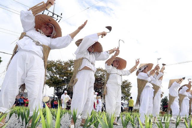[광주=뉴시스] 광주문화재단은 31일 오후 5시 전통문화관에서 광주시 무형문화재 용전들노래보존회의 토요상설공연 무대 '여어루 상사뒤여'가 펼쳐진다고 28일 밝혔다. (사진=광주문화재단 제공). photo@newsis.com *재판매 및 DB 금지