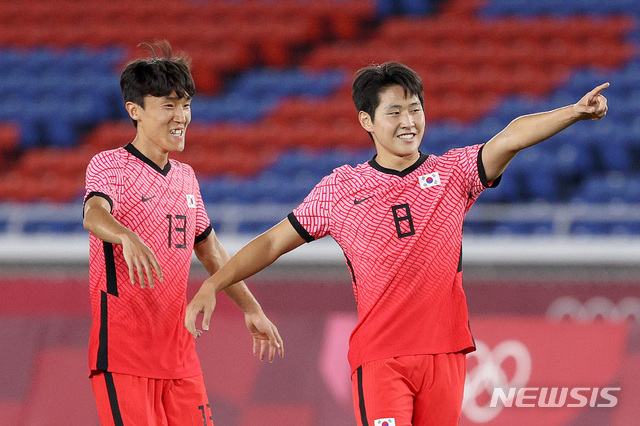 [요코하마(일본)=뉴시스] 이영환 기자 = 28일 오후(현지시간) 일본 요코하마 국제종합경기장에서 열린 2020 도쿄올림픽 남자축구 B조 3차전 대한민국과 온두라스의 경기, 대한민국 이강인이 골을 넣은 뒤 세리머니를 하고 있다. 2021.07.28. 20hwan@newsis.com