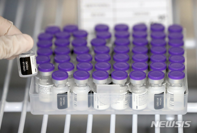 [서울=뉴시스] 고승민 기자 = 지난 29일 서울 동작구 예방접종센터에 보관되고 있는 백신 모습. 2021.07.29. kkssmm99@newsis.com