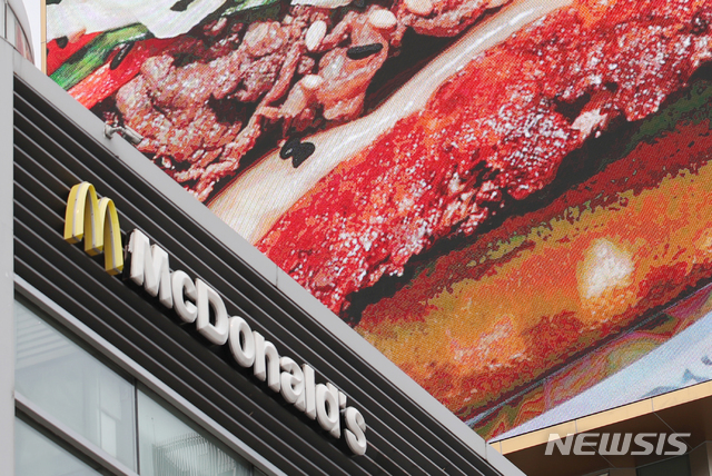[서울=뉴시스] 조성우 기자 = 한 맥도날드 매장의 모습. 2021.07.29. xconfind@newsis.com