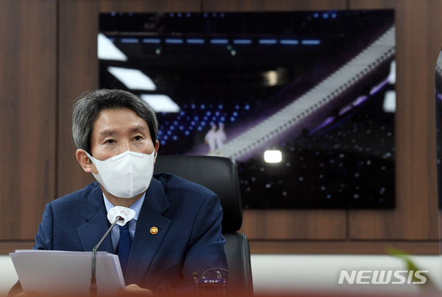 [서울=뉴시스] 김명원 기자 = 이인영 통일부 장관이 30일 오전 서울 종로구 정부서울청사에서 열린 출입기자단과의 간담회에서 발언하고 있다. (공동취재사진) 2021.07.30. photo@newsis.com