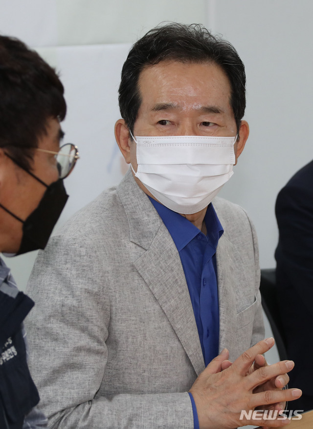 [서울=뉴시스] 국회사진기자단 = 더불어민주당 대선후보인 정세균 전 총리가 30일 서울 여의도 한국노총빌딩에서 열린 공무원 교사 노조 간담회에 참석해 발언하고 있다. 2021.07.30. photo@newsis.com