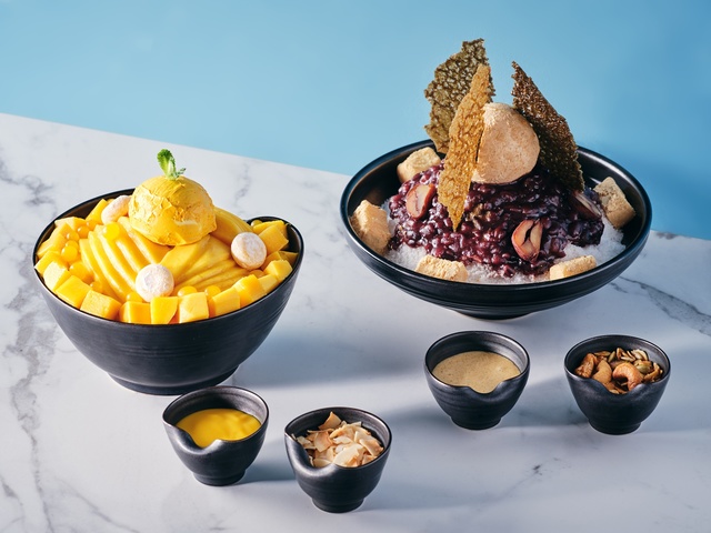 인터컨티넨탈 서울 코엑스 '로비 라운지'의 ‘클래식 빙수’(오른쪽)와 ‘망고 빙수’ *재판매 및 DB 금지