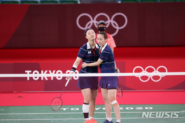 [도쿄(일본)=뉴시스] 최진석 기자 = 대한민국 양궁 대표팀 안산이 30일 일본 도쿄 유메노시마 양궁장에서 열린 2020 도쿄올림픽 양궁 여자 개인 결승 러시아올림픽위원회 옐레나 오시포바와의 경기에서 있다. 2021.07.30. myjs@newsis.com