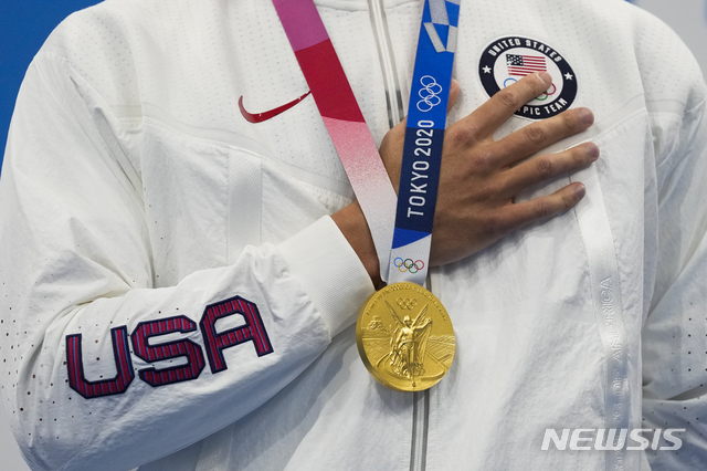 [도쿄=AP/뉴시스] 수영 스타 케일럽 드레슬이 접영 100m 세계신기록으로 금메달을 땄다. 2021.07.31.